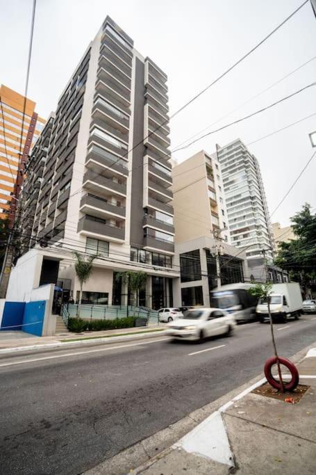 Em Pinheiros - 2 Quadras Da Faria Lima E Madalena *