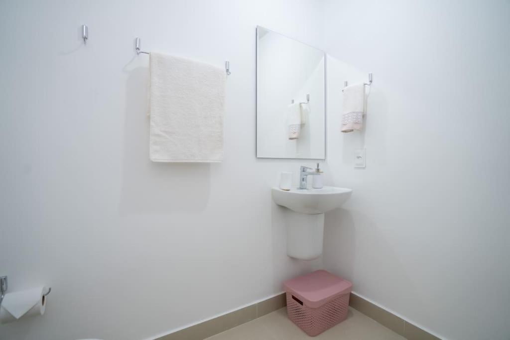 Em Pinheiros - 2 Quadras Da Faria Lima E Madalena Apartamento