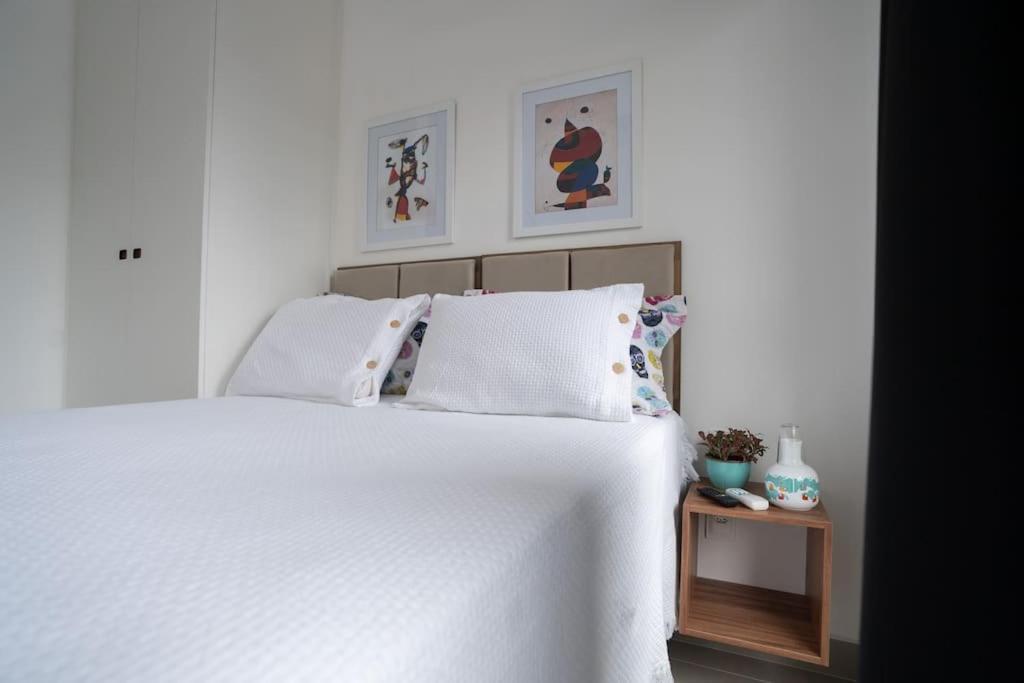 Em Pinheiros - 2 Quadras Da Faria Lima E Madalena Apartamento